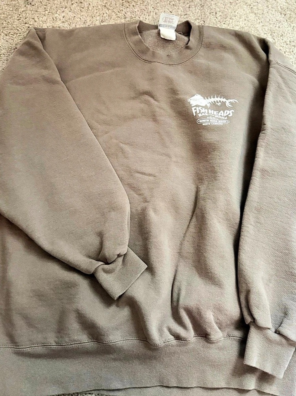Jerzees Fish Heads Bar & Grill graphic sweatshirt Graphic Sweatshirt in Brown